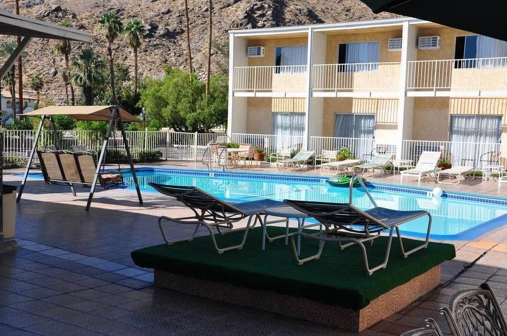 Delos Reyes Palm Springs Motel Exterior photo