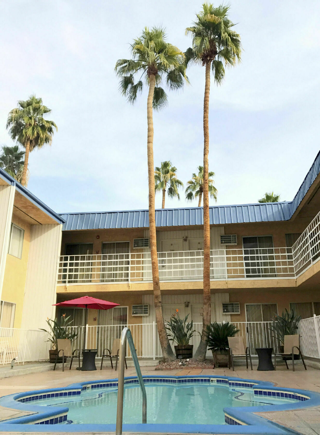 Delos Reyes Palm Springs Motel Exterior photo